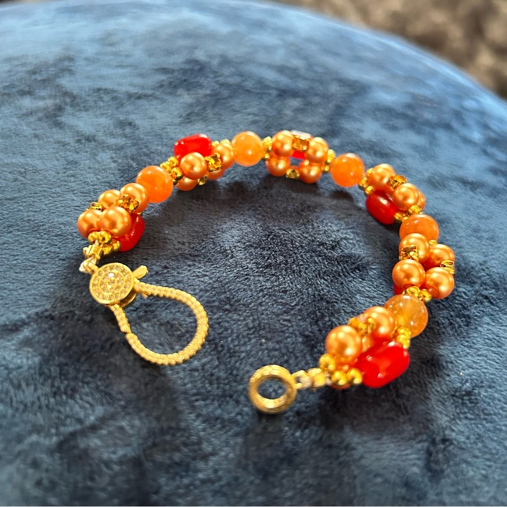Handcrafted elegant glam mango twist orange jade Czech glass pearl bracelet - Picture 7 of 9
